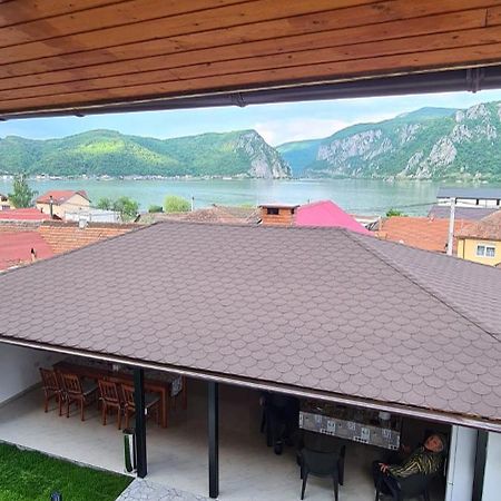 Alexandra Si Adan Villa Dubova Buitenkant foto