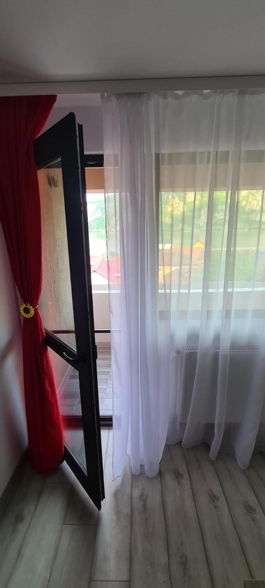 Alexandra Si Adan Villa Dubova Buitenkant foto