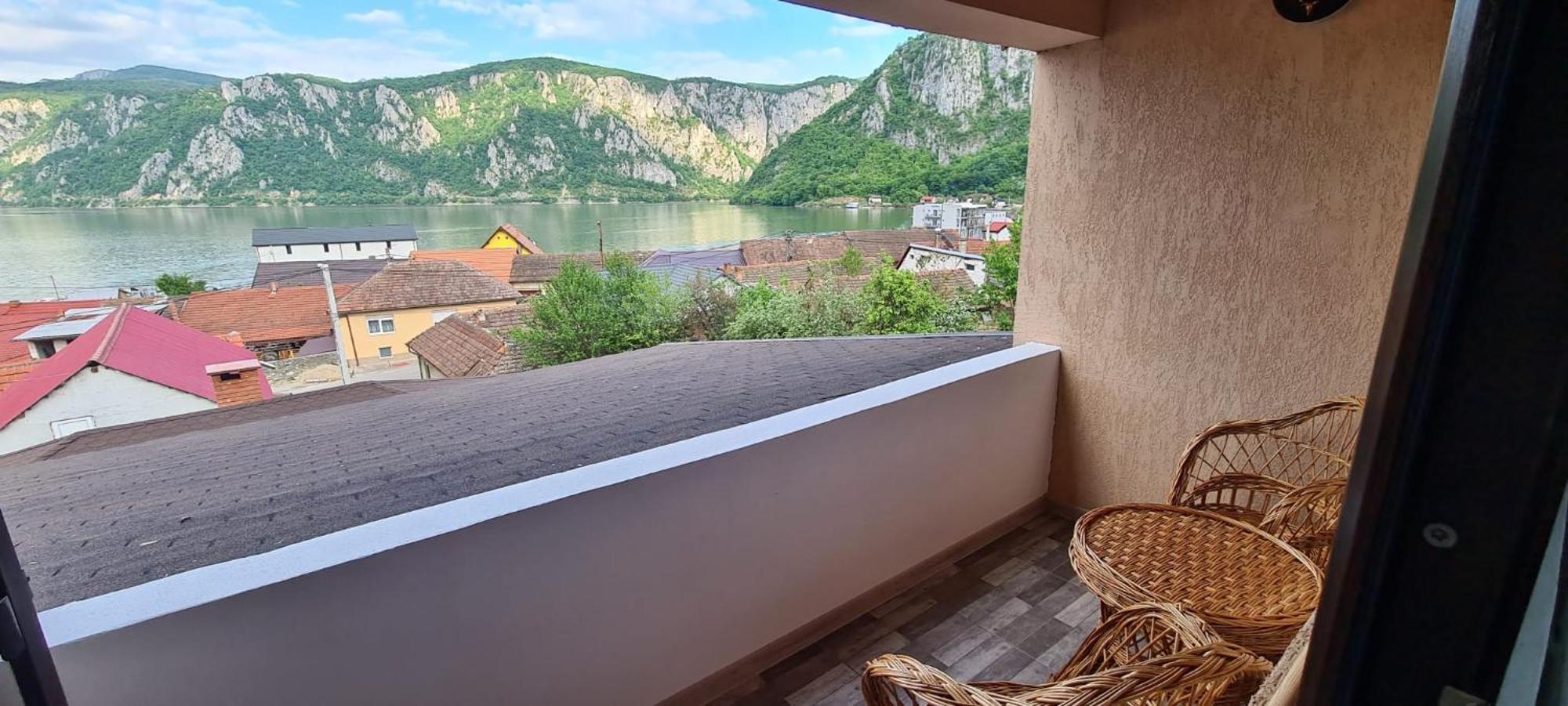 Alexandra Si Adan Villa Dubova Buitenkant foto