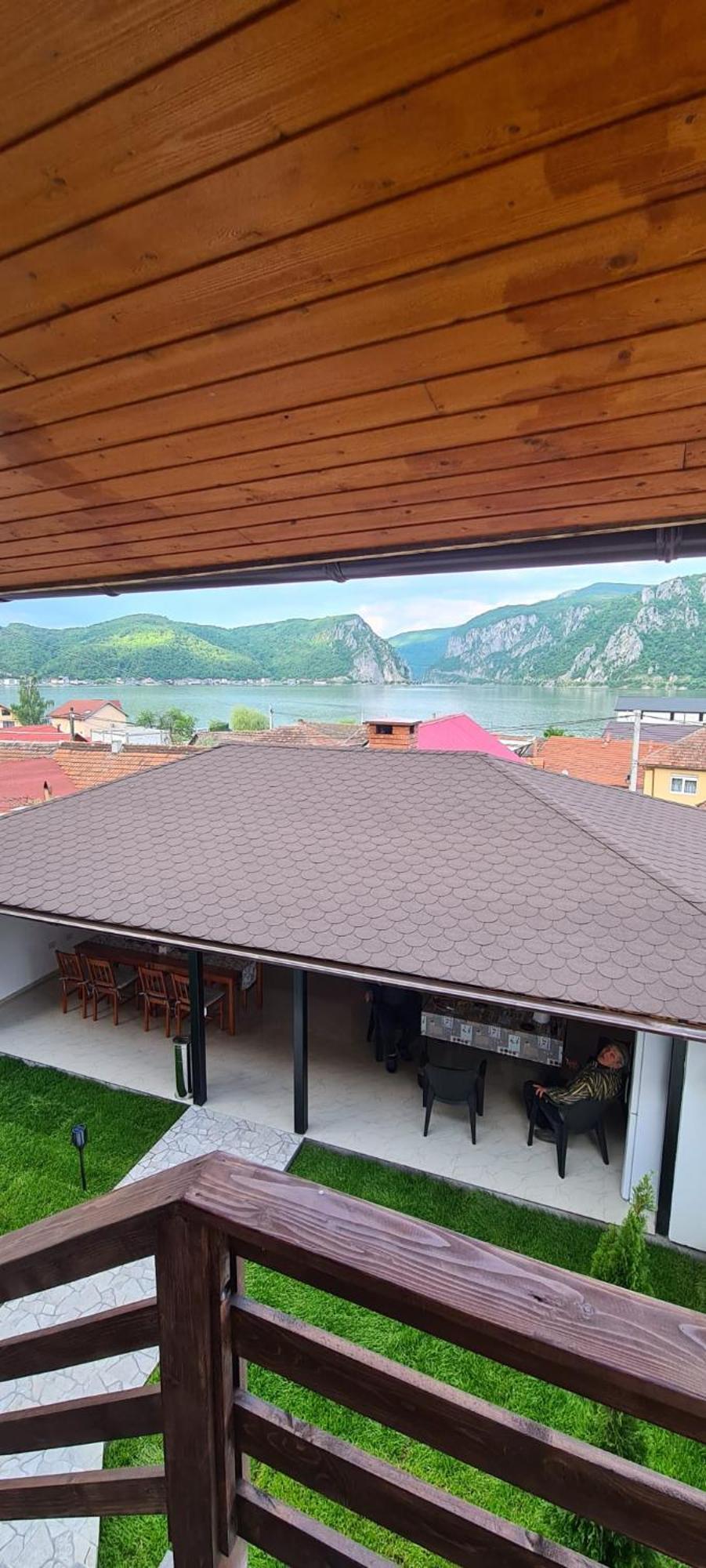 Alexandra Si Adan Villa Dubova Buitenkant foto